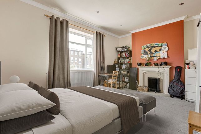 Brondesbury Road, London NW6 3 bed flat for sale