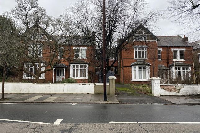 23 bed detached house
