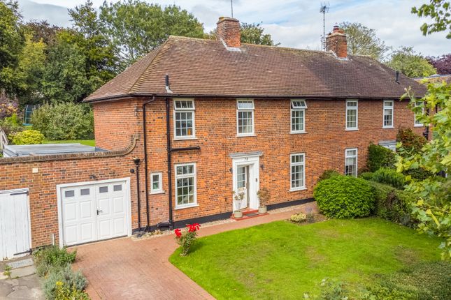 Valley Road, Welwyn Garden City... 3 bed terraced house for sale