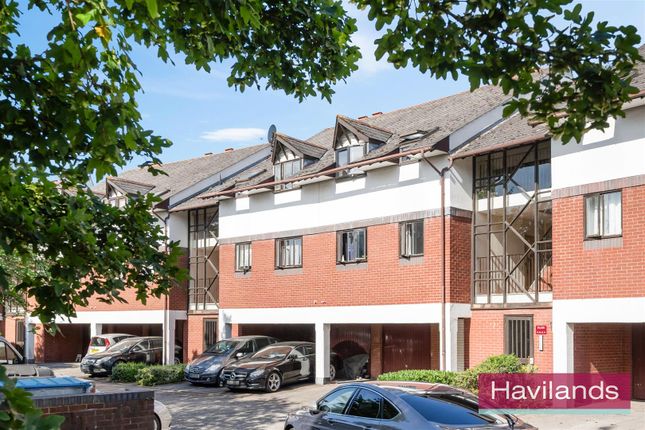 Cosgrove Close, London 2 bed flat for sale