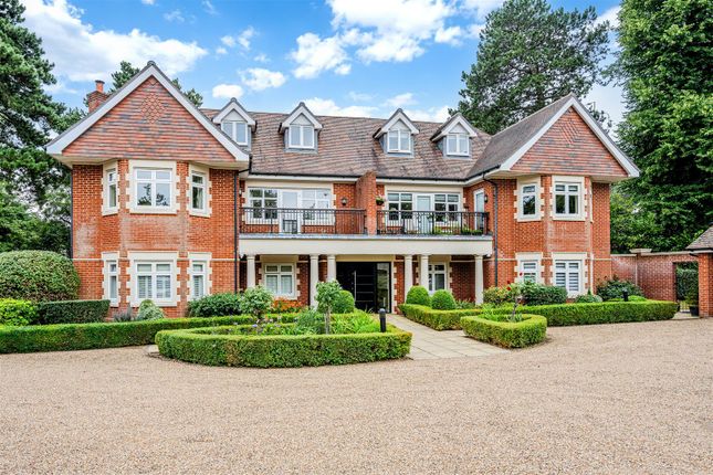 Copthill Lane, Kingswood 2 bed apartment for sale