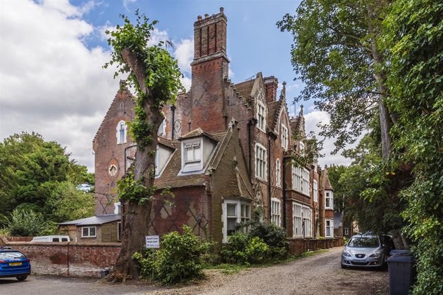 New Dover Road, Canterbury CT1 2 bed flat for sale