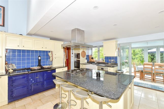 6 bedroom detached house for sale