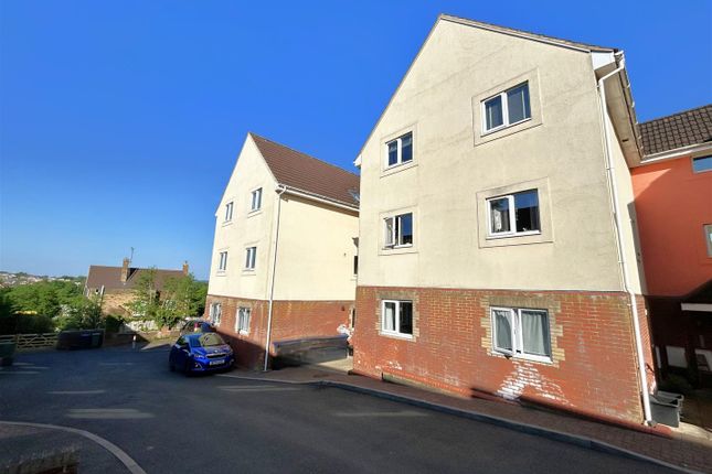 Phoenix Close, Chippenham 2 bed flat for sale