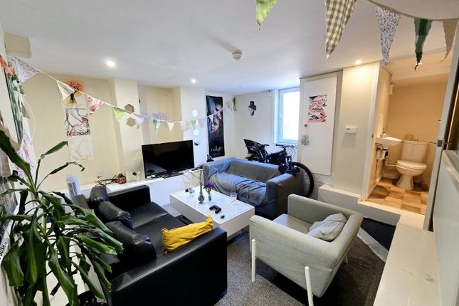 5 bed terraced house