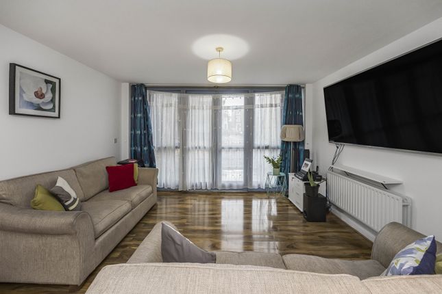 Kinglet Close, London, E7 2 bed ground floor flat for sale