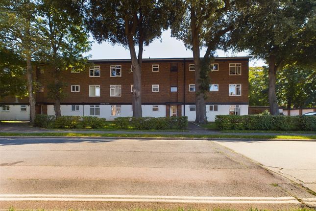Velyn Avenue, Chichester 3 bed apartment for sale