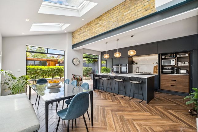 5 bedroom semi-detached house for sale