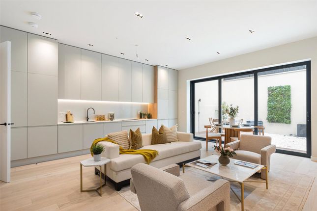 Creswick Road, London 3 bed apartment for sale