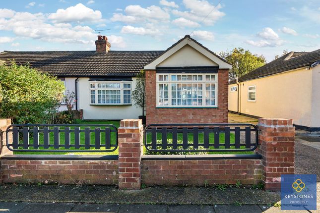 Cross Road, Romford, RM7 3 bed chalet for sale