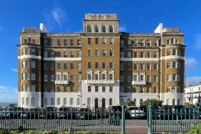 Courtenay Gate, Courtenay Terrace, Hove 2 bed apartment for sale