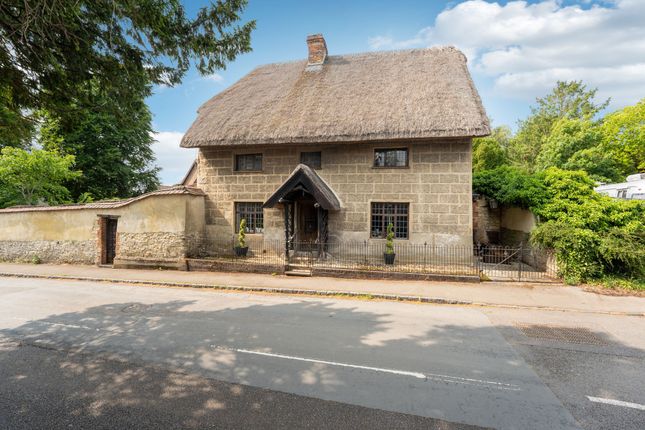 8, Station Road, Aylesbury HP17 3 bed detached house for sale