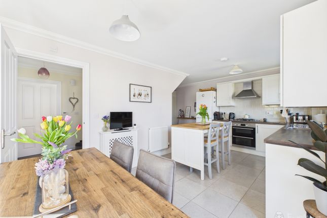 3 bedroom link detached house for sale