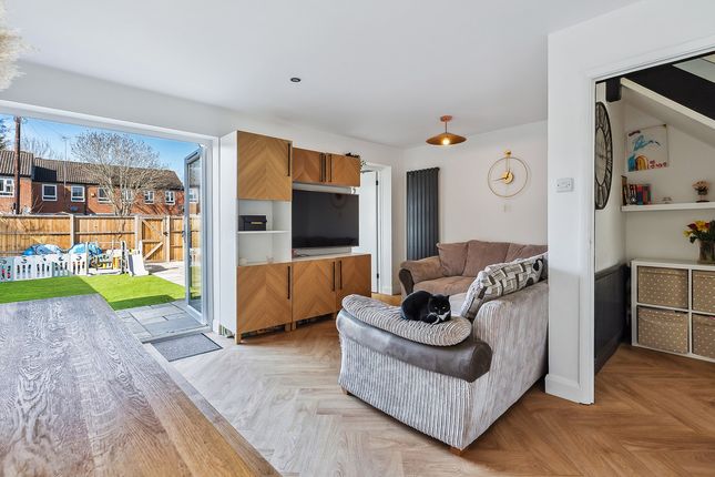 Studios Road, Shepperton, TW17 2 bed terraced house for sale