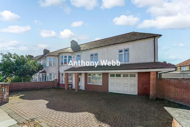 Dorchester Avenue, Palmers Green, N13 6 bed end of terrace house for sale