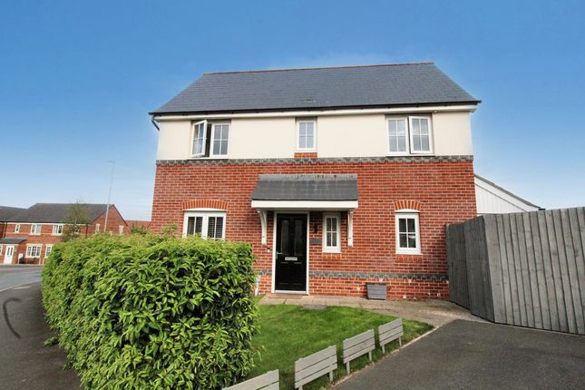 Ffordd Piran, Oakenholt, CH6 3 bed detached house for sale