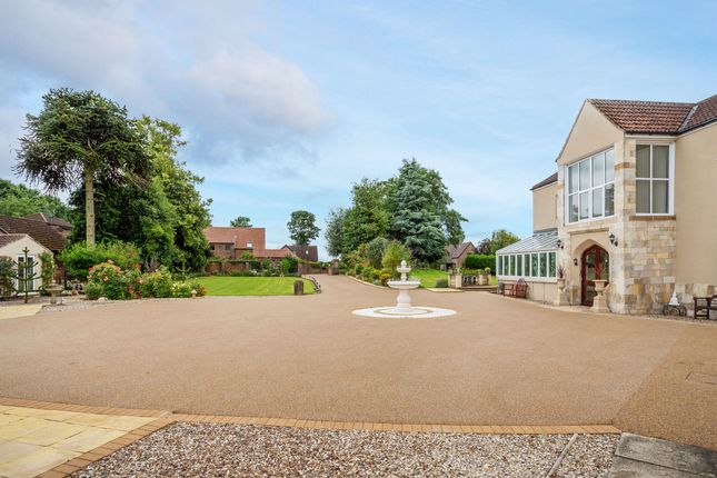 Selby YO8 6 bed detached house for sale