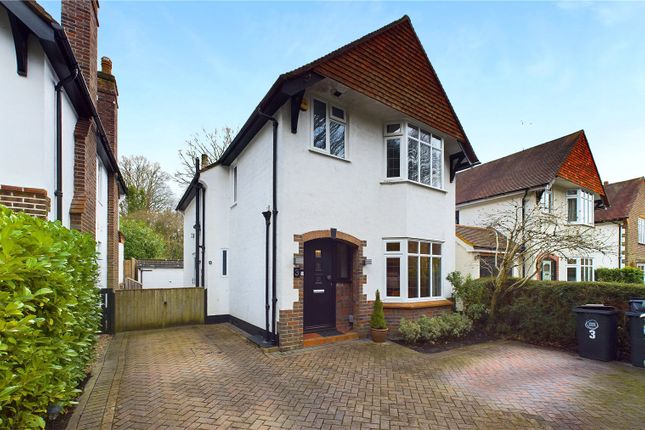 Common Close, Surrey GU21 3 bed detached house for sale