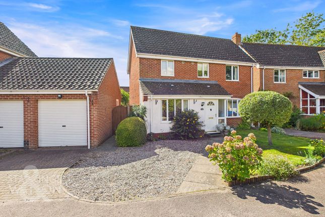 Peacock Chase, Wymondham 3 bed detached house for sale