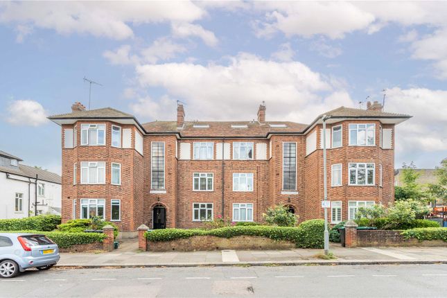 Warwick Road, London, N11 3 bed apartment for sale