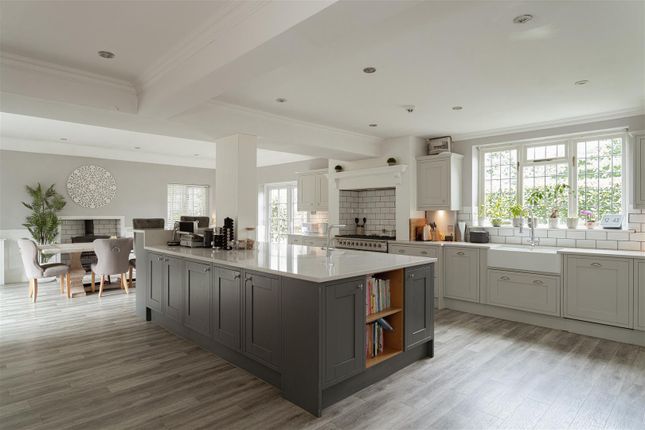 Rockshaw Road, Merstham, RH1 6 bed detached house for sale