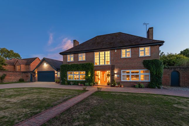 Reading Road, Eversley RG27 4 bed detached house for sale