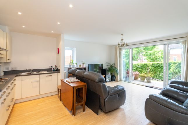 Hill View, Dorking 2 bed apartment for sale