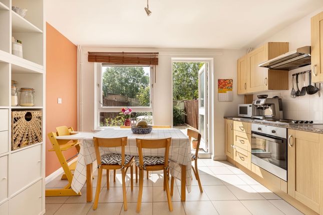Singleton Close, London SW17 3 bed terraced house for sale