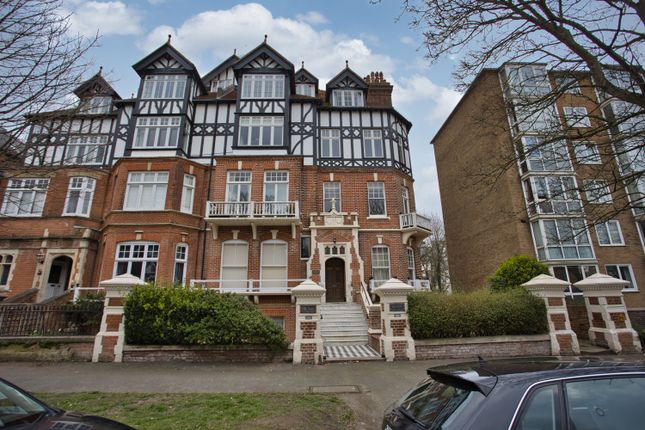 6 Earls Avenue, Folkestone, CT20 3 bed flat for sale