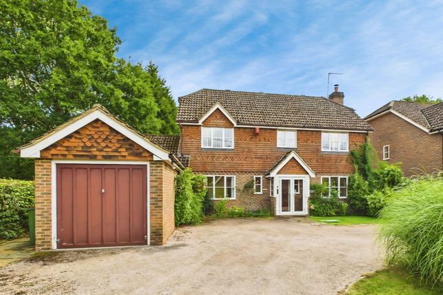 Nuthurst Road, Horsham RH13 4 bed detached house for sale