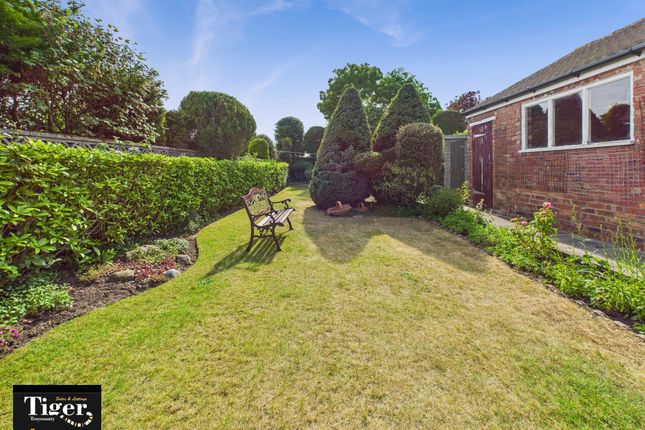 2 bedroom semi-detached bungalow for sale