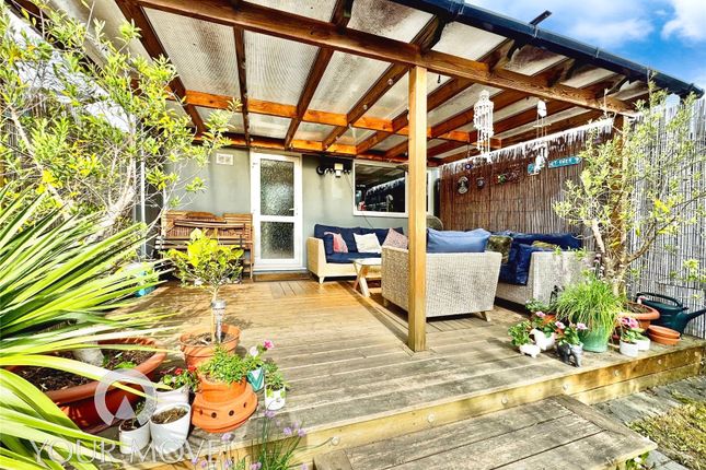 Oak Road, Kent DA9 3 bed terraced house for sale