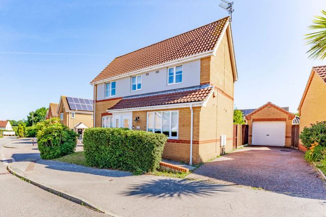Leonard Drive, Lowestoft 3 bed detached house for sale