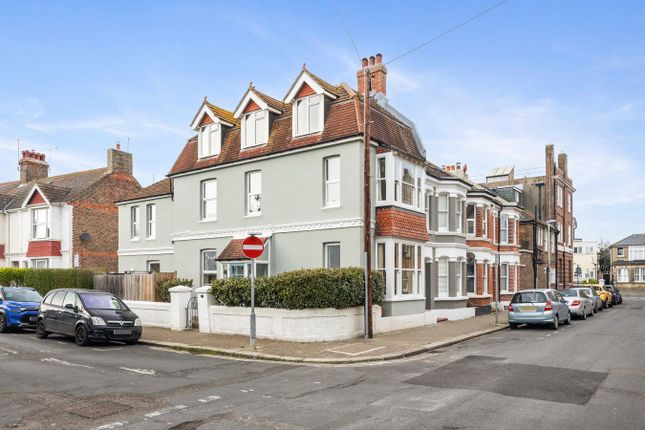 5 bedroom semi-detached house for sale