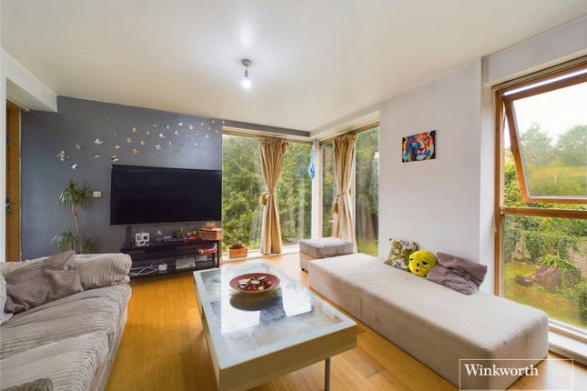 Essex House, Stanmore HA7 2 bed apartment for sale