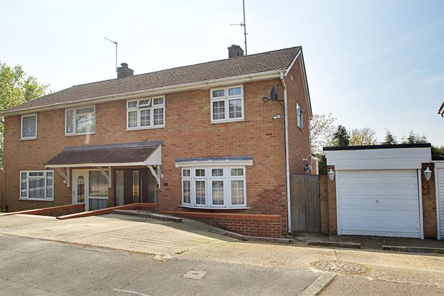 Fouracres Walk, Hemel Hempstead 4 bed semi