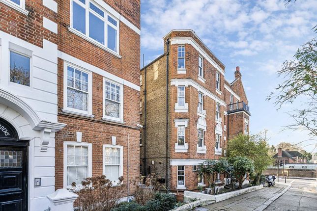 Fulham Palace Road, London SW6 1 bed flat for sale