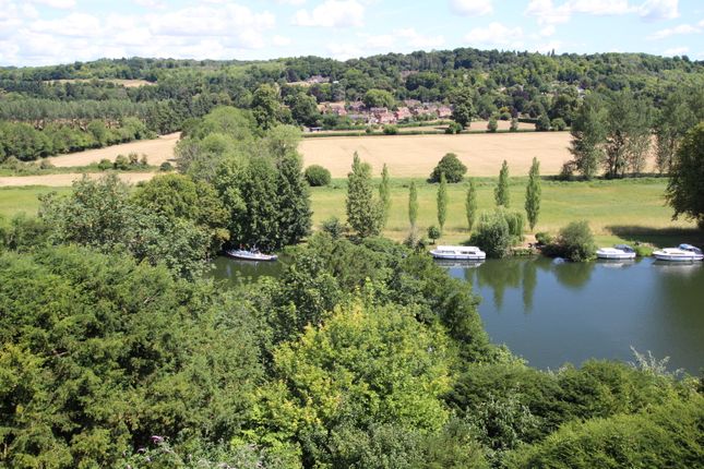 Hartslock Court, Pangbourne RG8 2 bed apartment for sale