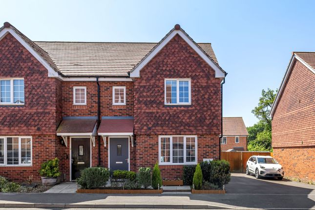 Daffodil Crescent, Crawley RH10 3 bed semi