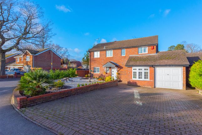 Fleet Road, Hampshire GU14 5 bed detached house for sale