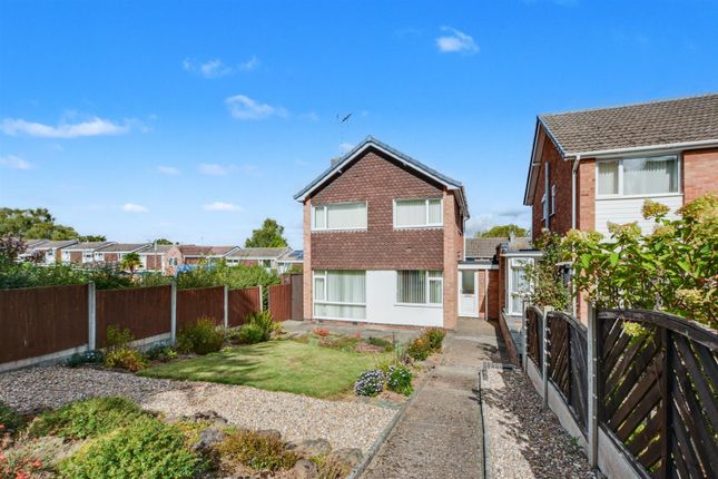 3 bedroom link detached house for sale