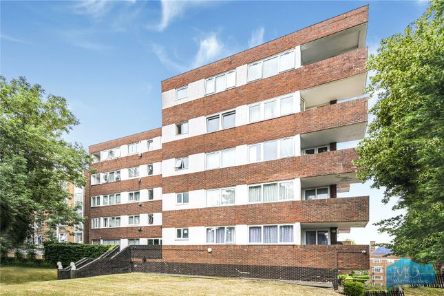 Ballards Lane, London, N3 3 bed apartment for sale