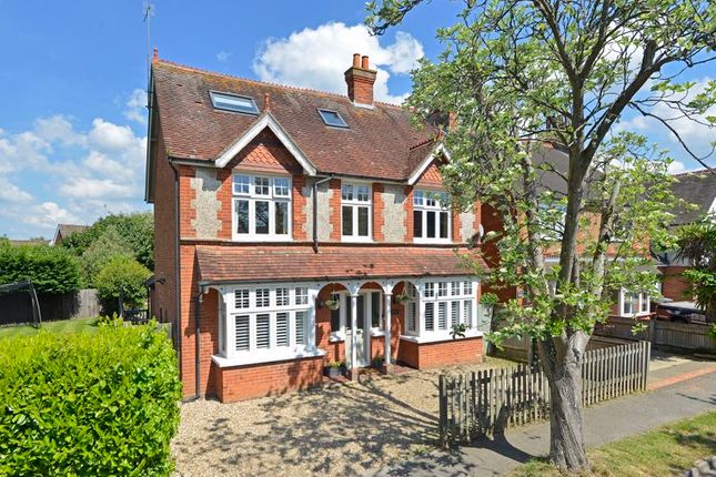 Mount Road, Cranleigh 4 bed detached house for sale
