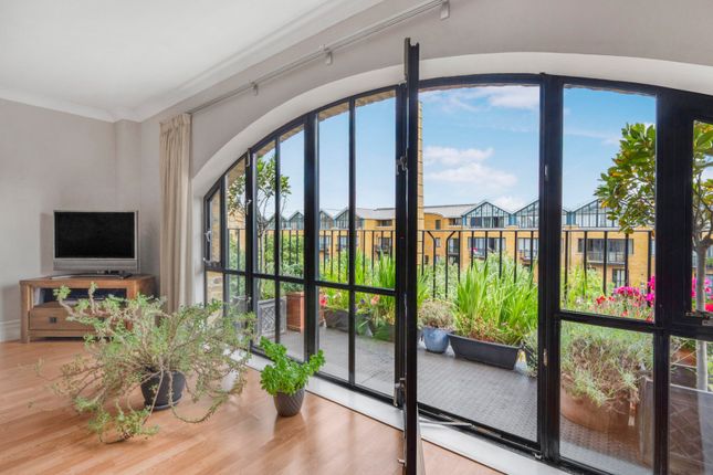 Taffrail House, Burrells Wharf... 2 bed flat for sale
