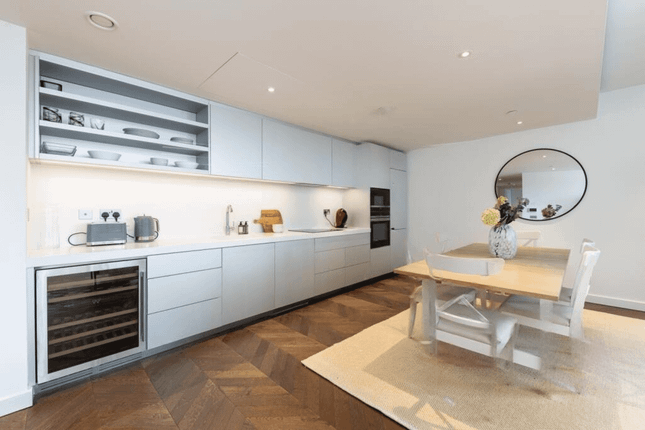 Prospect Way, London, SW11 3 bed apartment for sale