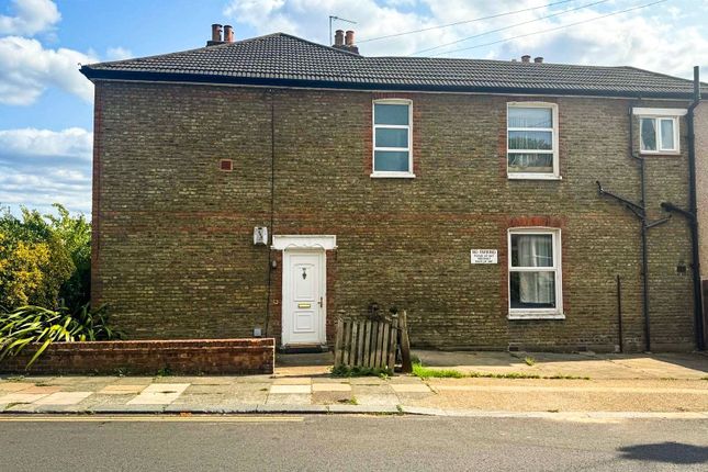 Ravensbourne Road, London, SE6 2 bed flat for sale