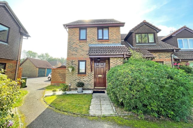 Bignor Close, Horsham 2 bed end of terrace house for sale