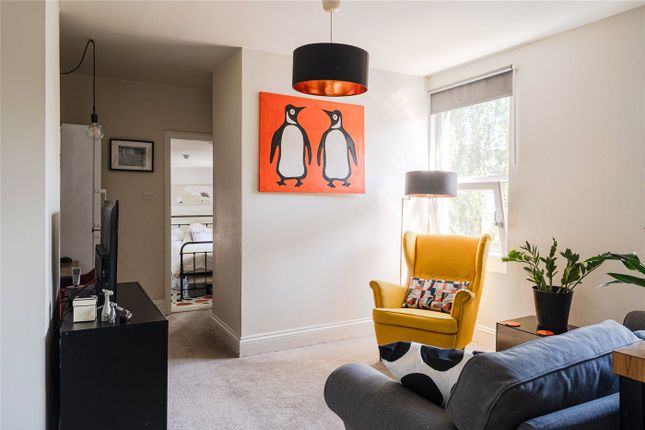 Greyhound Lane, London, SW16 1 bed apartment for sale