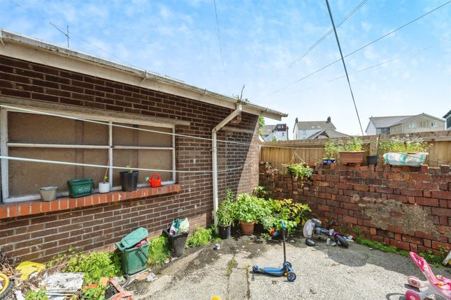 6 bedroom terraced house for sale