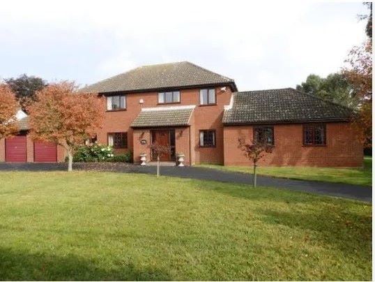 4 bedroom detached house for sale